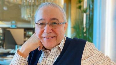 Евгений Петросян - «Тетушка в ночнушке»: Петросян насмешил поклонников нарядом для фотосессии - 5-tv.ru