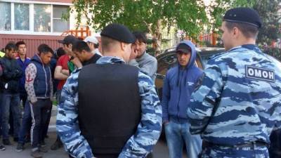 Массовую драку устроили в Москве около 200 мигрантов — видео - 5-tv.ru - Москва