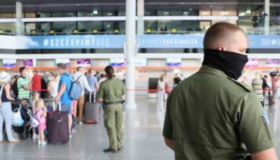 В Польше из-за маски вспыхнул дипломатический скандал - lenta.ua - Украина - Казахстан - Эстония - Польша - Киргизия - Таджикистан - Варшава - Филиппины - Посол