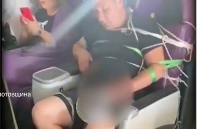 В РФ связанный пассажир самолета помочился под себя - lenta.ua - Москва - Россия - Украина - Киев - Чита