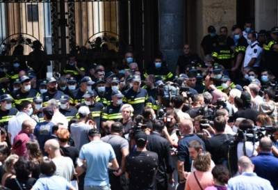 Протесты в Тбилиси: полиция арестовала 12 человек - unn.com.ua - Украина - Киев - Грузия - Тбилиси