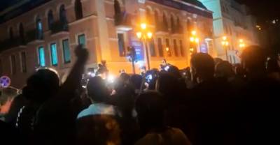 Ираклий Гарибашвили - В Грузии протестующие закидали офис правящей партии яйцами - reendex.ru - Грузия - Тбилиси