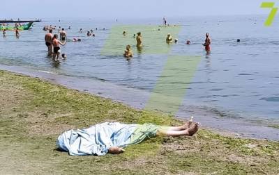 На пляже в Одессе люди отдыхали рядом с телом утопленника - korrespondent.net - Украина - Одесса