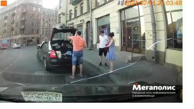 На проспекте Стачек заметили машину с человеком в багажнике - piter.tv - Санкт-Петербург
