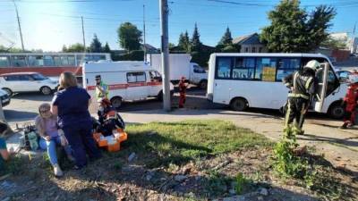 Зоя Осколкова - В Саратове маршрутка столкнулась с грузовиком, пострадали 11 человек - newdaynews.ru - Крым - Саратов - Тюменская обл. - Хабаровск
