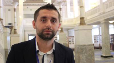 Владимир Зеленский - Арахамия рассказал, когда Рада вернется к законопроекту об олигархах - ru.slovoidilo.ua - Украина