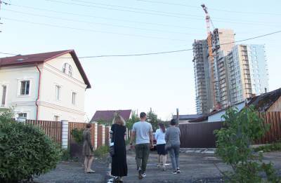 «Наша жизнь разделилась на до и после». Как в Петрозаводске выживают из домов тех, кто мешает «развивать» территории - gubdaily.ru - Петрозаводск