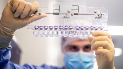 Pfizer обратится к регуляторам за одобрением третьей дозы вакцины от COVID-19 - golos-ameriki.ru - США