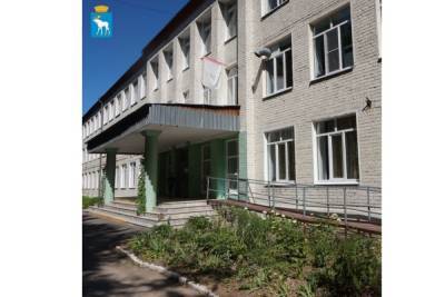 В Йошкар-Оле ремонтируется кровля школы № 16 - mk.ru - респ. Марий Эл - Йошкар-Олы