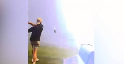 18-летний гольфист стал героем невероятного видео, когда молния поразила его мяч в полёте - reendex.ru - США - Техас