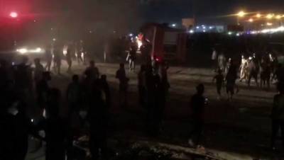 Более 70 человек погибло при пожаре в больнице для пациентов с коронавирусом в Ираке - vm.ru - Ирак