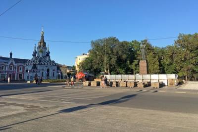 Откат в 2018-й: на Волжской начали глобально менять плитку - saratov.mk.ru - Саратов - Саратова