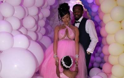 Беременная Cardi B похвасталась снимками с вечеринки - korrespondent.net - США - Украина