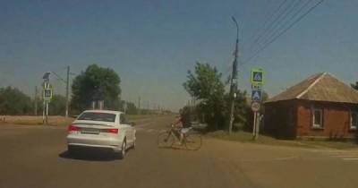 Невнимательная автомобилистка из Майкопа сбила велосипедиста - skuke.net - Майкоп - Интересно