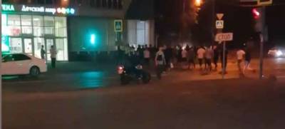 Масштабное побоище в Москве: две сотни мигрантов устроили кровавую драку на улицах столицы - free-news.su - Москва - Россия - Киргизия - Таджикистан