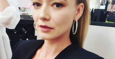 Оксана Акиньшина - Оксана Акиньшина случайно показала свою голую грудь, не заметив, как та попала на фото с дочкой - reendex.ru