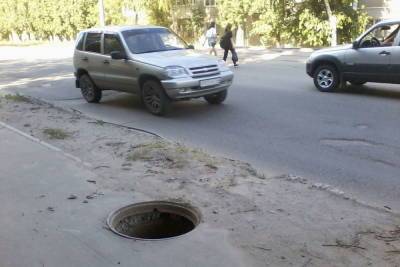 В Заводском районе Саратова снова появились открытые канализационные люки - saratov.mk.ru - Саратов