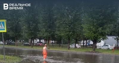 Стихия в Казани: последствия ливня и сильного ветра на фото и видео - realnoevremya.ru - респ. Татарстан - Казань