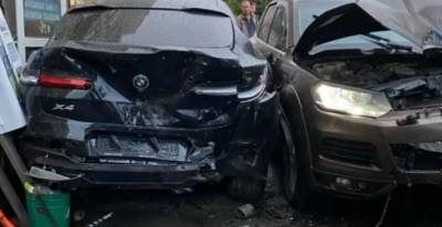 Спор из-за аварии двух дорогих иномарок в Тюмени обернулся обвинениями в вымогательстве - znak.com - Тюмень - Тюменская обл. - Тобольск