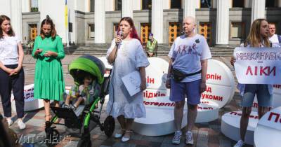 Владимир Зеленский - "Мне нужен медканнабис, а не "Потерпин". Возле Рады митинговали за легализацию марихуаны (ФОТО) - dsnews.ua - Украина