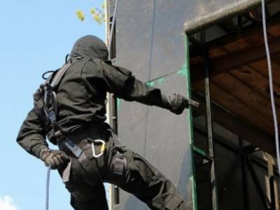 Задержан мужчина, три часа угрожавший жизни ребенка в Иркутске - rosbalt.ru - Иркутск