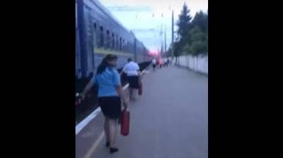 В Одесской области прямо на ходу загорелся поезд (ВИДЕО) - enovosty.com - Одесса - Одесская обл.