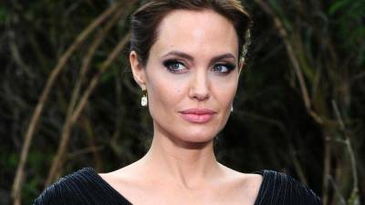 Анджелина Джоли - Брэд Питт - Angelina Jolie - У Анджелины Джоли новый мужчина? - skuke.net - Лос-Анджелес - Нью-Йорк - Нью-Йорк
