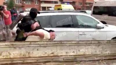 Против угрожавшего спрыгнуть с балкона жителя Иркутска возбудили дело - iz.ru - Россия - Иркутская обл. - Израиль - Иркутск