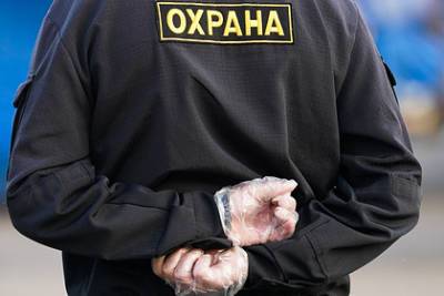 Российский охранник открыл огонь в сауне по бывшим зэкам - lenta.ru - Россия - Калининград - Югра