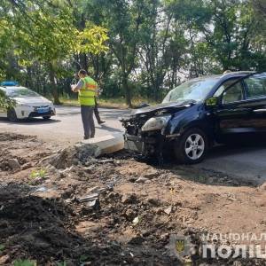 В Запорожской области автомобиль влетел в столб: сильно пострадала 9-летняя девочка. Фото - reporter-ua.com - Запорожская обл. - Запорожье - Мелитополь