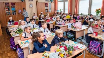 Число заявлений, поданных на «школьную» выплату через Госуслуги, возросло до 4,9 миллиона - 5-tv.ru - Россия