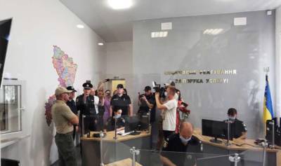 Глава Нацполиции проинспектировал крупнейший фронт-офис в Ровно - lenta.ua - Украина - Того