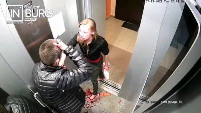 В Екатеринбурге молодая пара устроила кровавую драку в лифте - piter.tv - Екатеринбург - Грузия