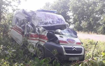 В Винницкой области три человека пострадали в ДТП со "скорой" - korrespondent.net - Украина - Винницкая обл.