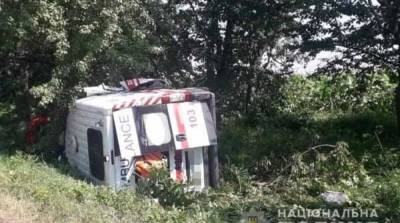 Под Винницей «скорая» съехала в кювет и перевернулась - ru.slovoidilo.ua - Украина - Харьков - Винница