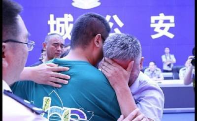 В Китае спустя 24 года поисков мужчина нашел своего похищенного сына (ВИДЕО) - enovosty.com - Китай