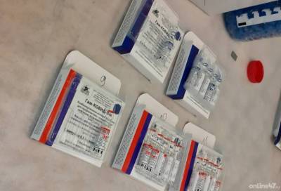 В Петербурге уже почти 250 человек прошли ревакцинацию от коронавируса - online47.ru - Ленинградская обл. - Санкт-Петербург