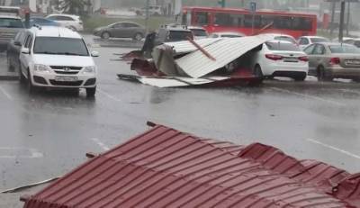 В Татарстане ураган разрушал дома, бил машины, из-за ливня затопило улицы(фото) - lenta.ua - Россия - Китай - Украина - респ. Татарстан - Нью-Йорк - Казань