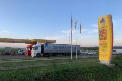 Очереди на АЗС Роснефти в Чите держатся до темноты - цена на бензин там на 2-5 рублей ниже - chita.ru - Чита