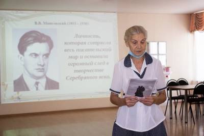 В Астрахани почтили память Владимира Маяковского - ast.mk.ru - Астрахань