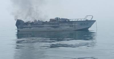 Рыбаки нашли обгоревший катер в Охотском море, где погиб госинспектор - ren.tv - Хабаровский край