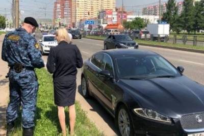 В Красноярске владелец автомобиля Jaguar погасил 84 штрафа после ареста машины - kras.mk.ru - Красноярск
