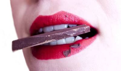 Медики рассказали, когда полезно есть шоколад - lenta.ua - Украина