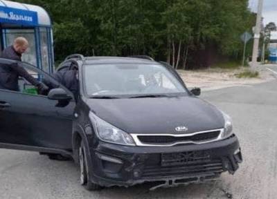 В Ноябрьске погиб угонщик автомобиля, который, уходя от погони, врезался в столб - znak.com - Ноябрьск - окр. Янао