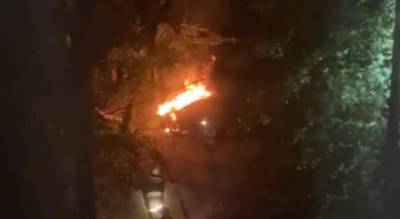 "Хозяйке вызвали скорую": в Ярославле разгромили горящее авто. Видео - progorod76.ru - Ярославская обл. - Ярославль