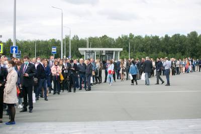 В Свердловской области запретили мероприятия с участием более 500 человек - znak.com - Россия - Свердловская обл.