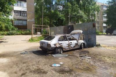 В Ярцеве полыхал Hyundai Accent - mk-smolensk.ru