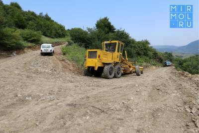 В Табасаранском районе ремонтируют дорогу между селами Сика и Вартатиль - mirmol.ru - респ. Дагестан - район Табасаранский