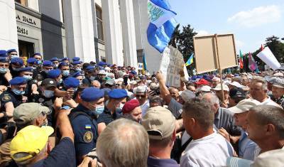 Дмитрий Разумков - В Киеве начались стычки пенсионеров МВД с полицейскими - newizv.ru - Украина - Киев