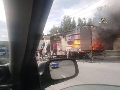 На Бугринском мосту в Новосибирске воспламенился грузовик - runews24.ru - Новосибирск